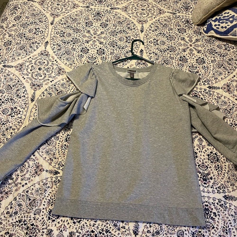 Chelsea28 cold shoulder sweatshirt ruffle sleeve size small grey